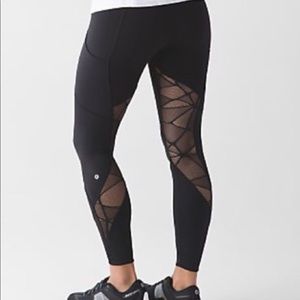 Lululemon CUT OUT lace 3/4 legging SIZE 6